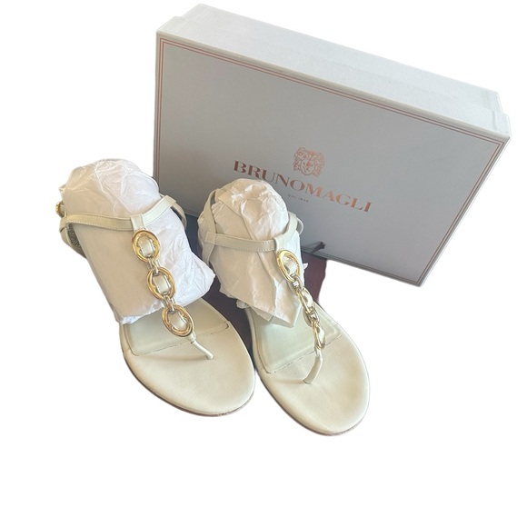BRUNO MAGLI MARINA LEATHER EMBELLISHED THONG SANDAL - OFF WHITE. Size 9M - Picture 6 of 8